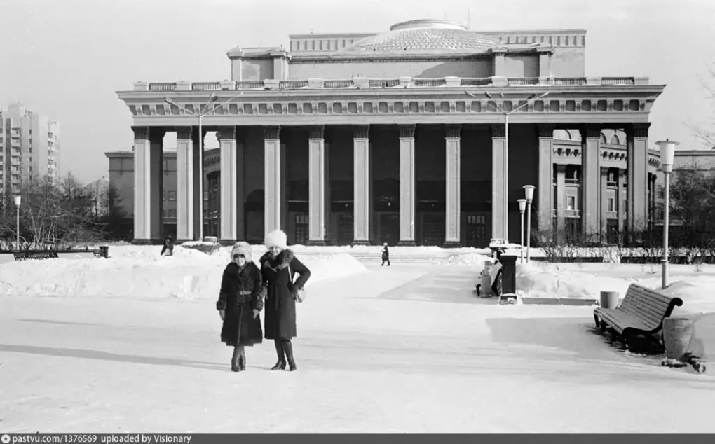 Гуляния, горки, ёлки: как выглядел новогодний Новосибирск в СССР — фотоархив горожан