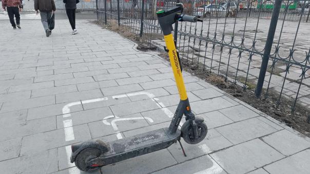 В Новосибирске заработает система против поездок на электросамокатах вдвоём