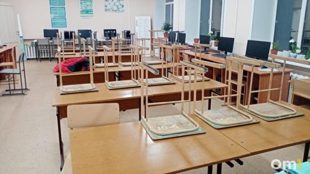 В школе, где учитель отругала школьницу из-за одежды, проведут проверку
