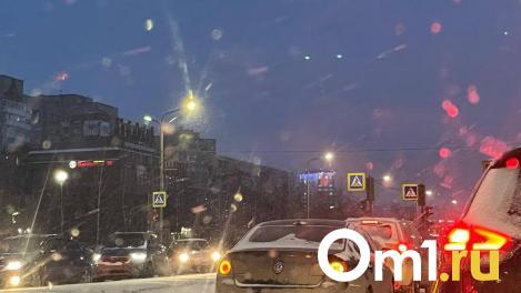 Из-за снегопада Омск встал в 10-балльных пробках