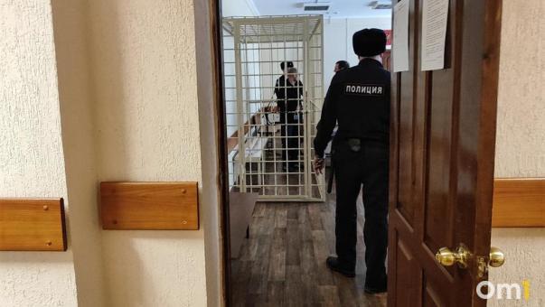 Ворвались в квартиру и обокрали: омичей будут судить за жестокое нападение на бабушку