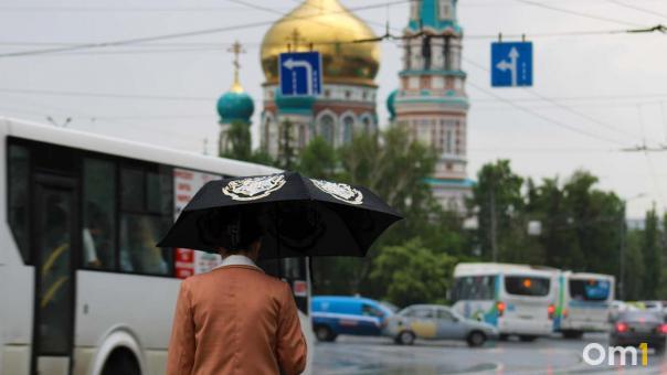 Шторм с градом и ветром до 25 метров в секунду обрушится на Омск ночью