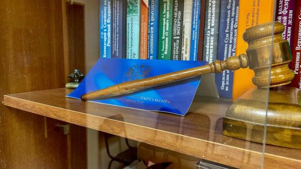 Депутат новосибирского Заксобрания избежал тюрьмы: 3,5 года условно за мошенничество