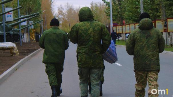 Военнослужащего из Омска осудили за продажу авиационных шлемов