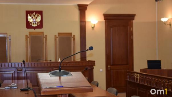 Омскому педагогу, который жестоко избил отца ученицы, вынесли приговор