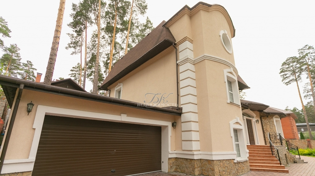 Коттедж с финской баней и прачечной продают в Новосибирске за 68 млн рублей. ФОТО