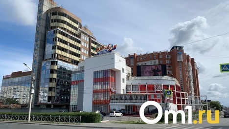 Смертельный удар в нос: в Омске судят помощника судьи, который убил незнакомца у популярного ресторана