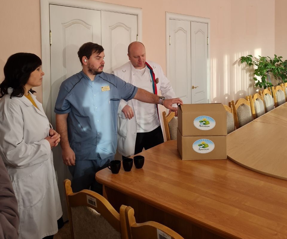 Городской клинической больнице № 1 имени А.Н. Кабанова подарили полторы тонны ультрапастеризованного молока «Лужайкино»