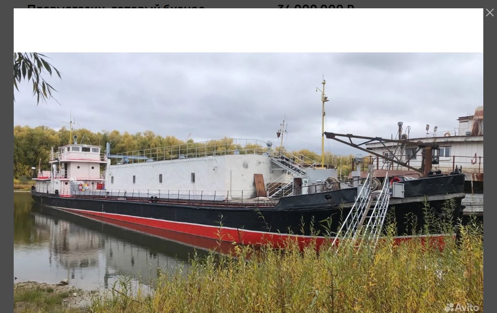 Омич переоборудовал старый теплоход в магазин