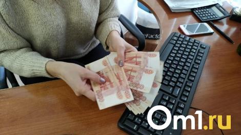 Стало известно, какие специалисты в Омске начали меньше зарабатывать
