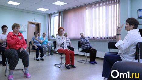 Пенсионерам в Новосибирске открыли «Школу здоровья» с занятиями по ЛФК и тренером