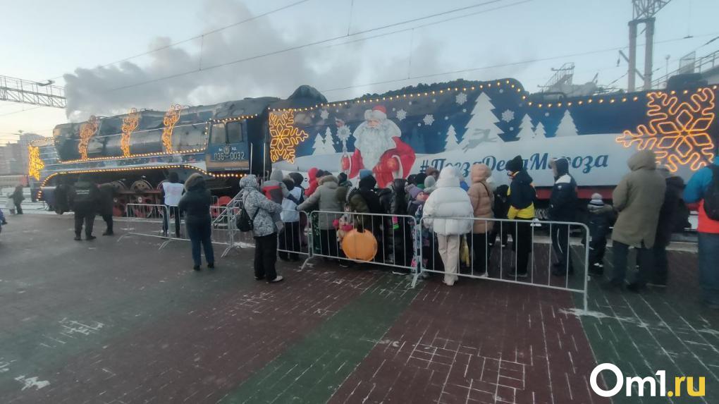 Приезд поезда Деда Мороза в Новосибирск в 2024 году: как это было