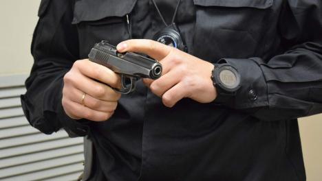 Военный требует больших денег с обвиняемых в нападении на него Раджабова и Цицкиева в Новосибирске