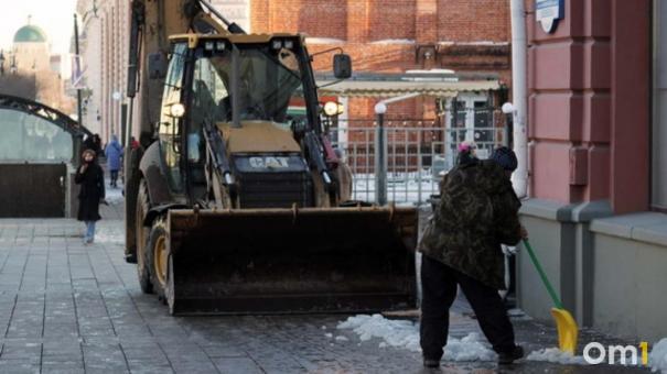 Тысячи километров дорог очистили после снегопада в Новосибирске