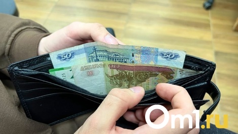 Омские суды разрешили родственникам снимать деньги с карт покойников
