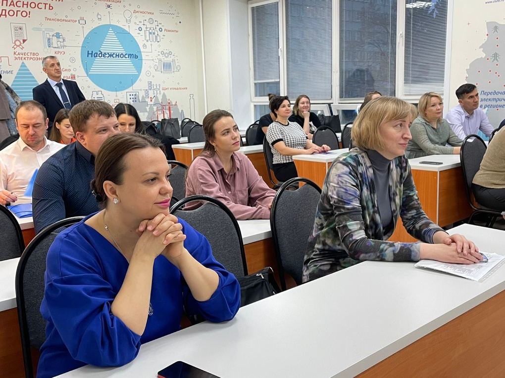 Новосибирские энергетики всесторонне поддерживает образовательный процесс