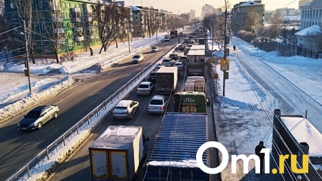 Вопрос с движением большегрузов на дорогах Новосибирска потребовал решить губернатор Андрей Травников