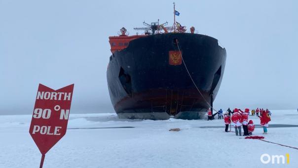 Купались в проруби и ели мороженое: омские ученики побывали на Северном полюсе