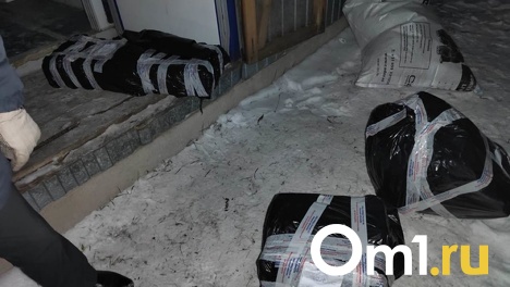 Перед Новым годом в Омске задержали грузовики с форелью и чёрной икрой