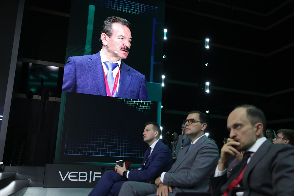 ПМЭФ — 2024: председатель совета директоров ГК «Титан» Михаил Сутягинский выступил на панельной сессии по вопросам создания в России технологической базы и инфраструктуры