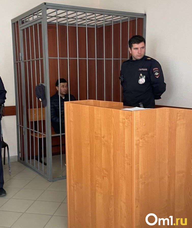 В Омской области троих иностранцев заключили под стражу за контрабанду краснокнижных птиц