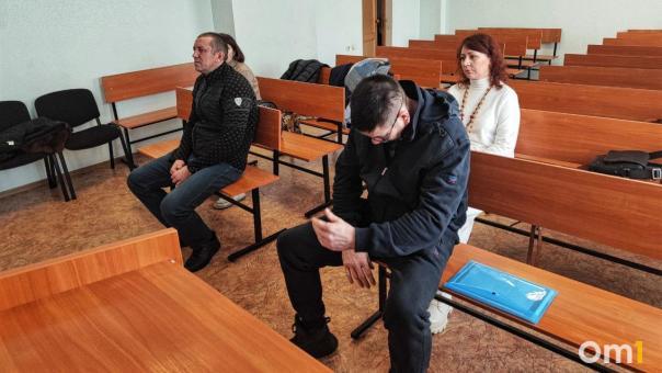 Остановила полиция, а в багажнике – бомба. В Омске судят невезучих грабителей банкомата