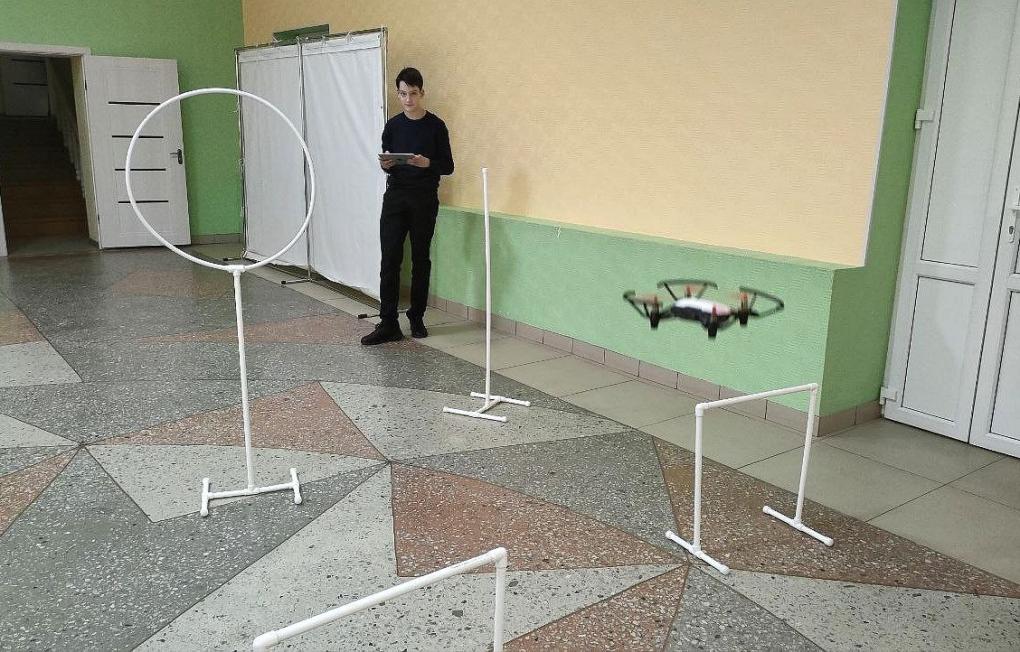 Команда «Солнцевские ястребы» из Исилькульского района готовится к чемпионату гонки дронов «АэроСТЭМ»