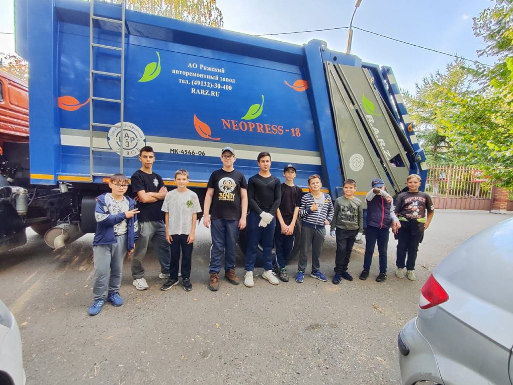 Региональный оператор вывез более 100 кубометров мусора с берегов омских озер