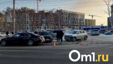 Опубликовано фото с места аварии в Омске, в которую попал Ги Буше