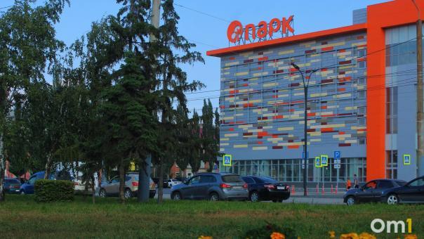 Владельцы ТЦ «Парк» в парке 30-летия ВЛКСМ задолжали за аренду почти два миллиона рублей