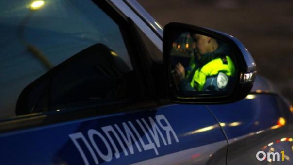 Лоб в лоб на Титова: авария в Новосибирске уничтожила два авто и отправила женщину в больницу