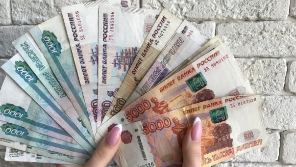 Сибиряки продолжают держать наличность дома в копилках и книгах