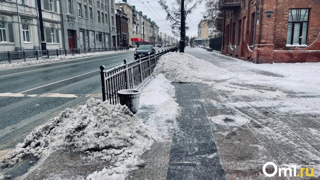 В Омск пришла зима. Последствия мощного ночного снегопада