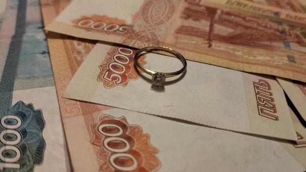 У новосибирца отобрали квартиру из-за долга перед ребёнком