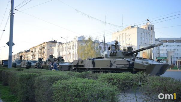 В соцсетях опубликовали фото танка с омичами в зоне СВО