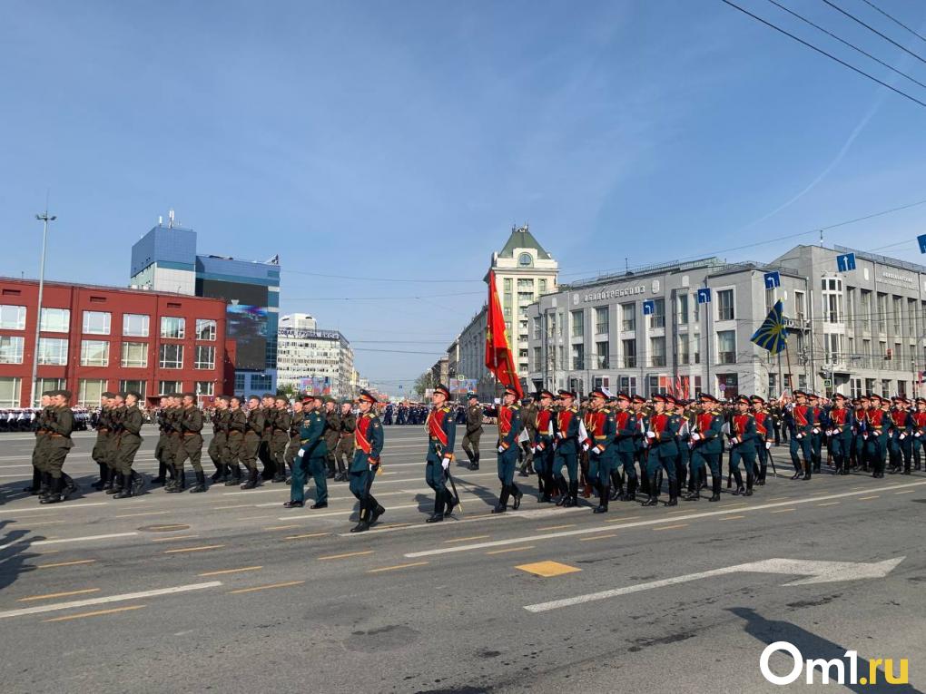 Первые кадры парада Победы в Новосибирске: город встречает 9 Мая