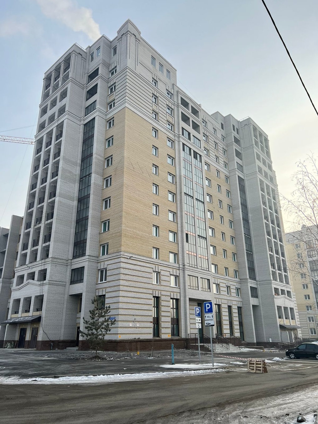 В омском ЖК «Северное сияние» построили новую высотку с двухэтажными квартирами