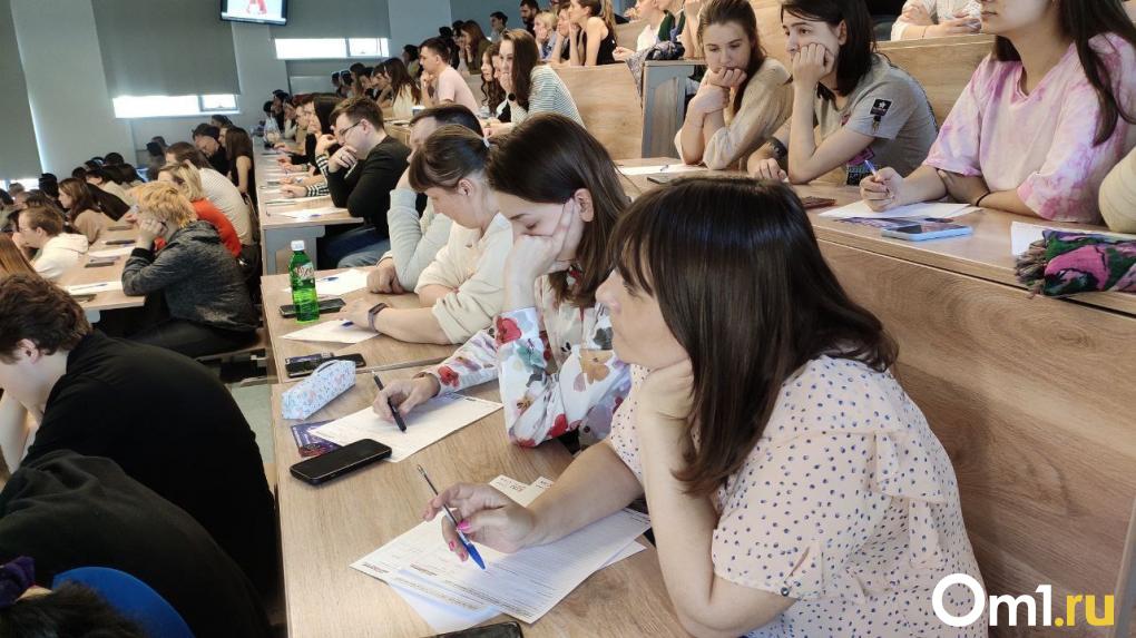 В Новосибирске сегодня проходит юбилейный «Тотальный диктант»