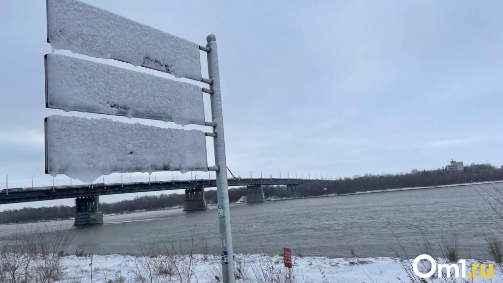 В Омск пришла зима. Последствия мощного ночного снегопада