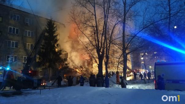 Взрыв газа в Новосибирске. Разрушен подъезд жилого дома. LIVE