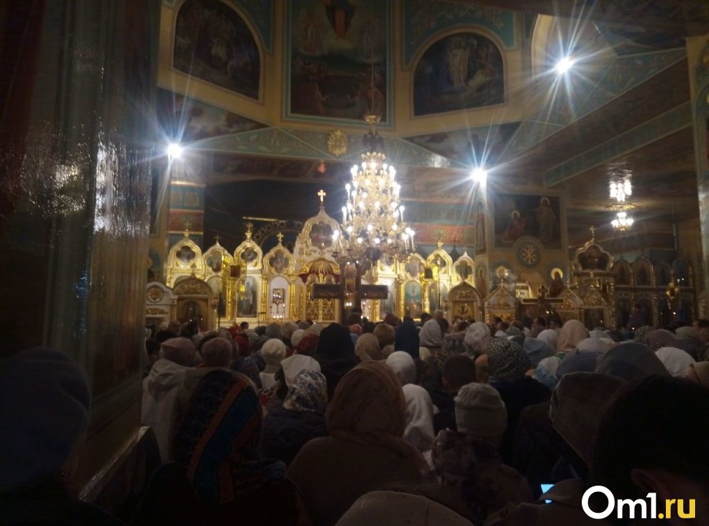 «Сегодня произошло чудо!»: огромная толпа новосибирцев собралась у Вознесенского собора