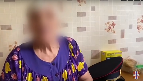Омские оперативники разыскивают незнакомца в чёрном, который забрал у очень пожилой женщины все деньги