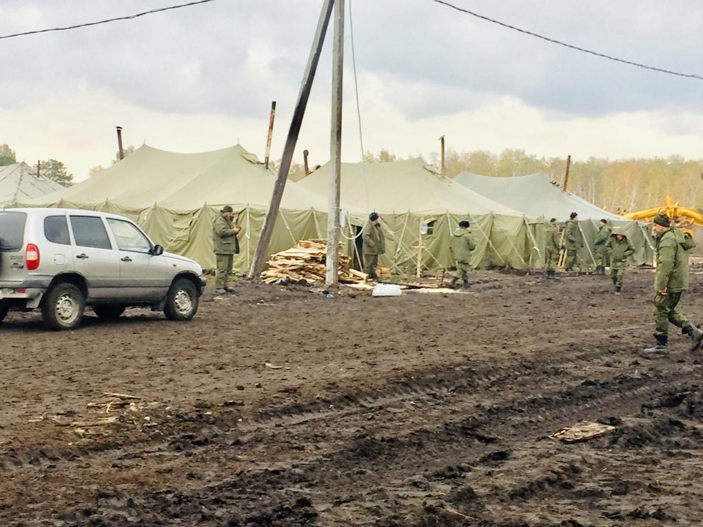Посмотрите: появились редкие фото палаточного лагеря мобилизованных омичей