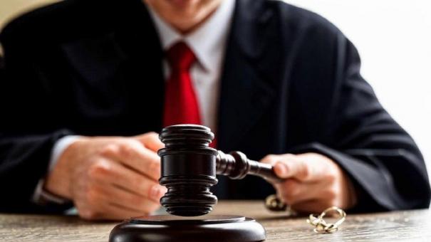 Таджикский таксист-мигрант, убивший пассажира в Новосибирске, сядет на девять лет