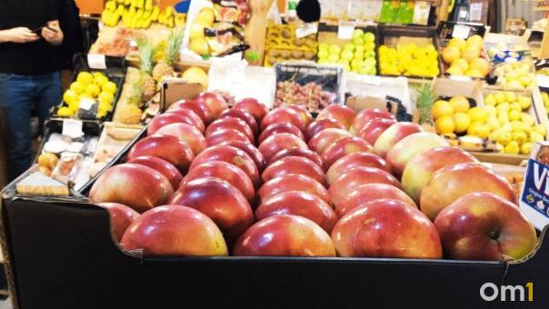 С начала года в Омск привезли в три раза больше фруктов и овощей