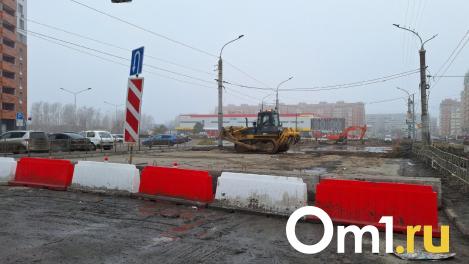 Омичи своими силами открыли выезд с перекрытого бульвара Архитекторов