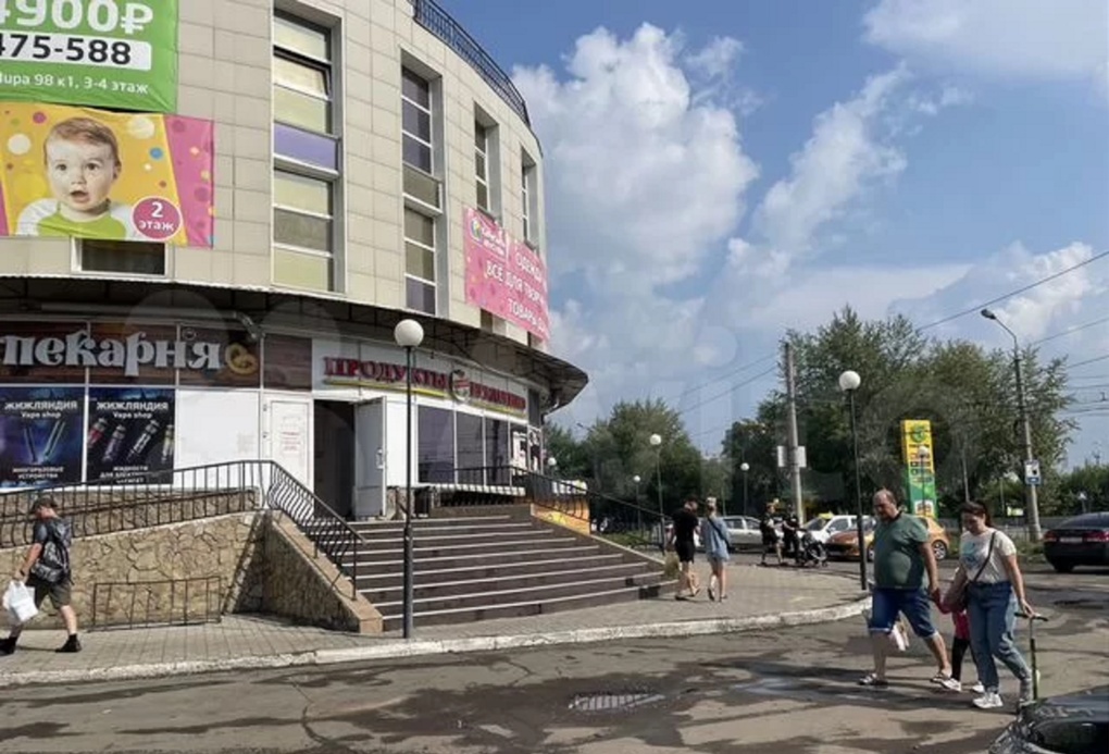 В Омске выставили на продажу целый торговый центр