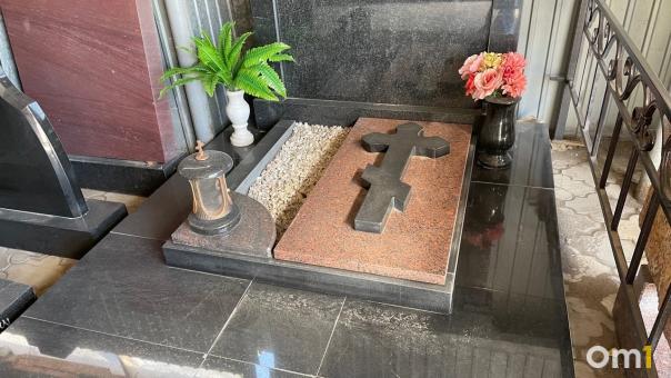 На Троицу в Новосибирске на кладбищах запустят бесплатные маршрутки