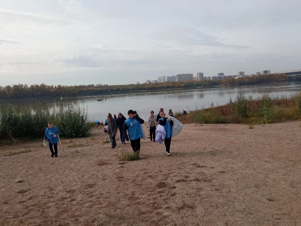 Региональный оператор вывез более 100 кубометров мусора с берегов омских озер