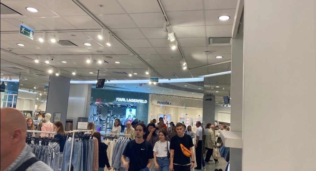 Купить всё! Новосибирцы устроили ажиотаж в магазинах H&M